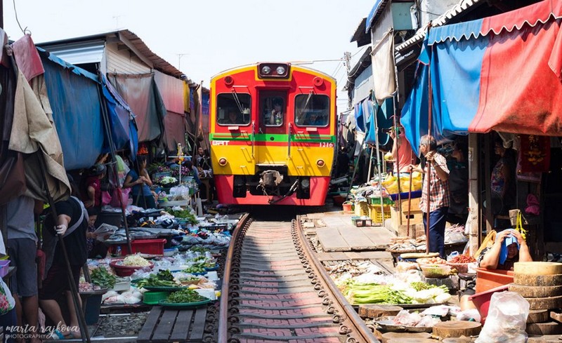     Maeklong Railway Market